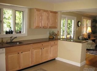 7 Cider Mill Ln, Huntington, NY 11743
