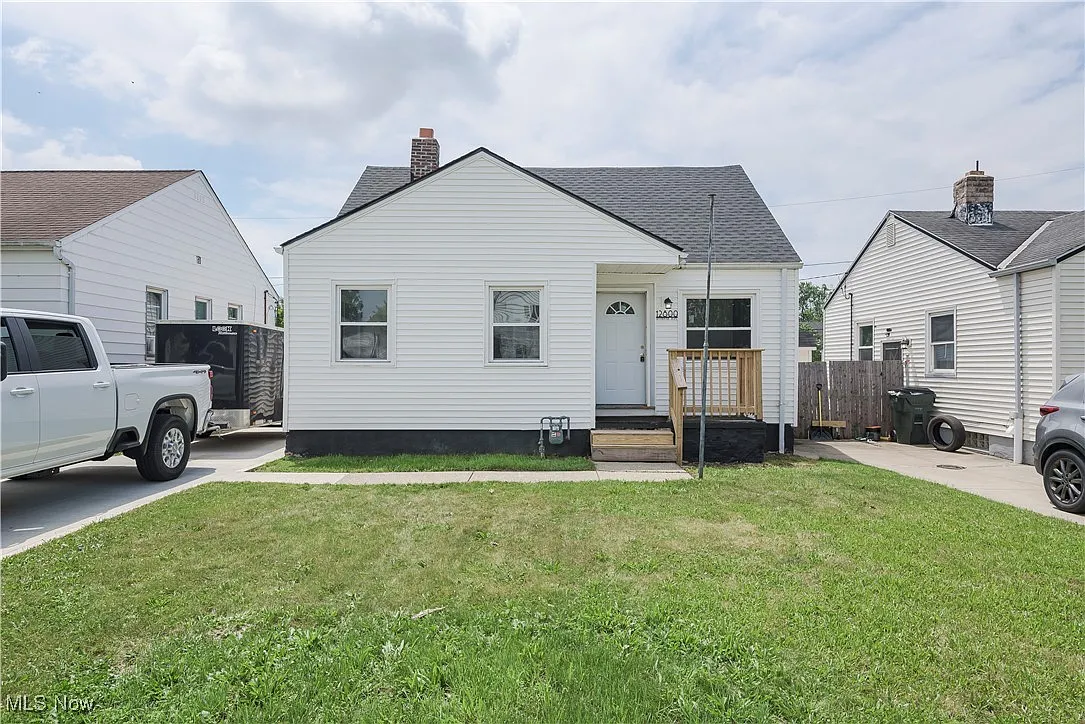12800 Reindeer Ave photo 1