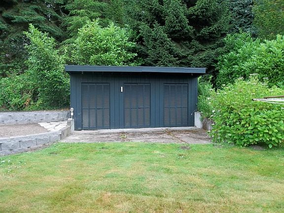 This storage building is available at no charge (Not heated).
