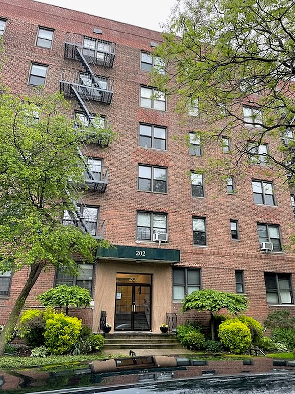 202 Seeley St Unit 5G  