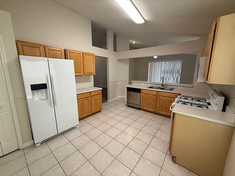 12464 Castlemain Trl — Photo 8