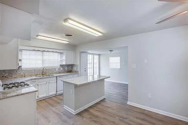10519 Saint Joseph St — Photo 3