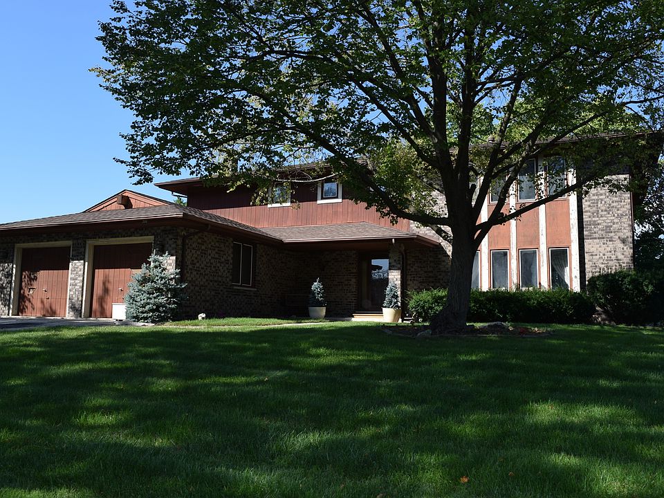 1st image of 300 Wyoma Ln