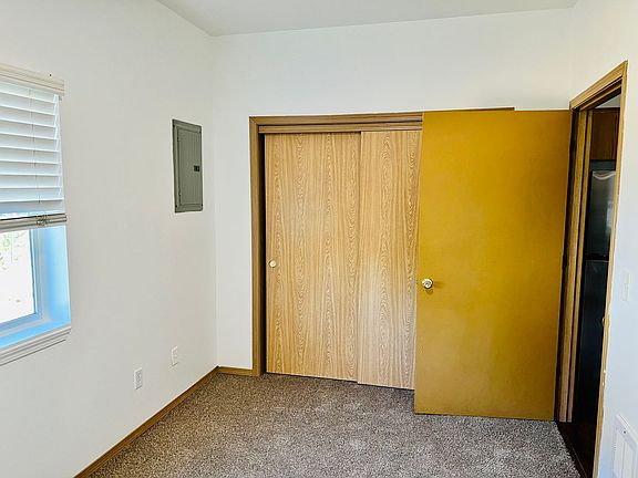 5th image of 5520 N Missouri Ave APT B