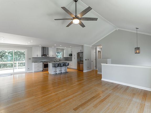 4th image of 10095 Fielding Rd