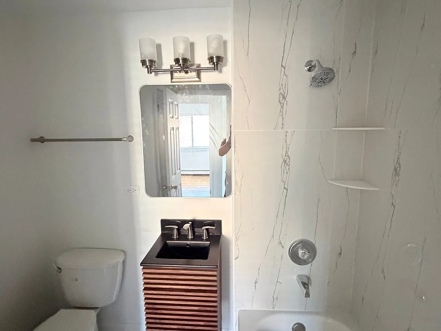 Apartment Available 1 Room - 1 bathroom — Photo 3