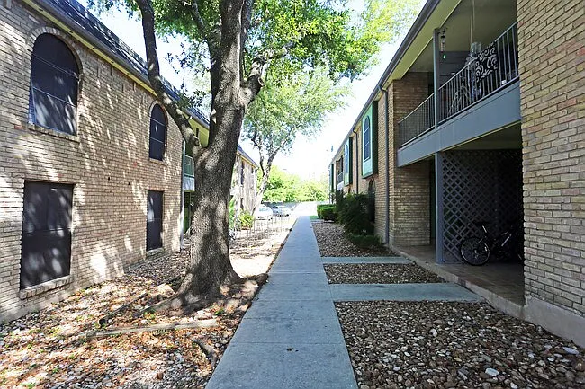 Greenview Apartments — Photo 8