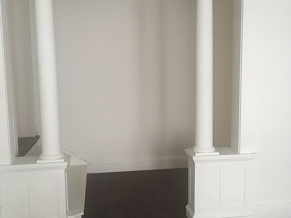 5th image of 904 N Alvord St #2