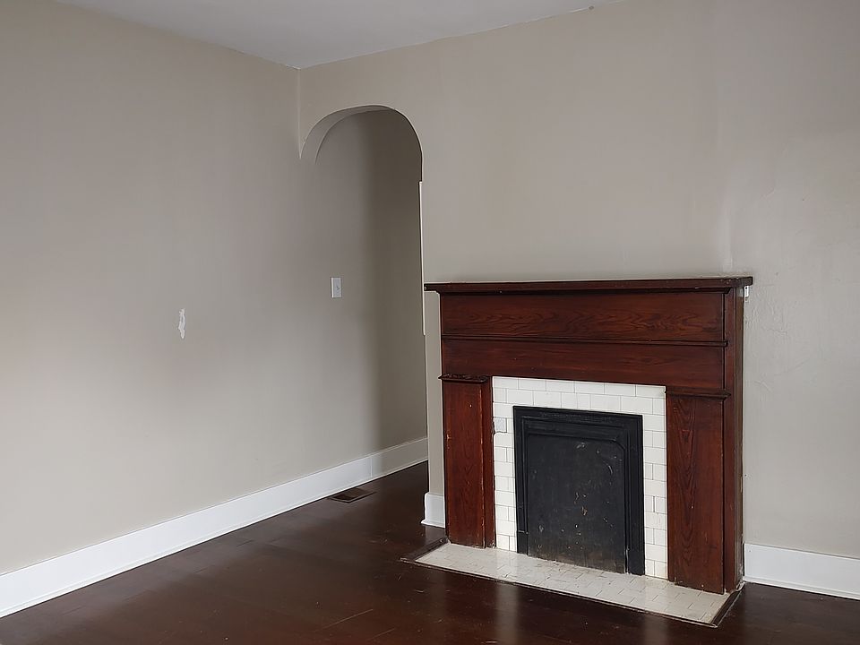 1st image of 120 E 4th St #120