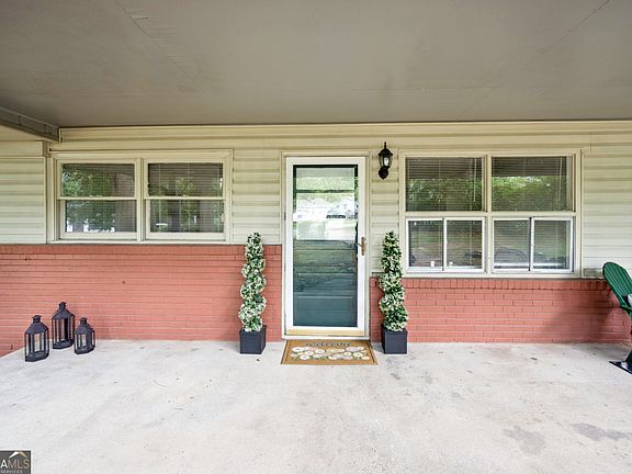 3rd image of 2546 Walton Way SW