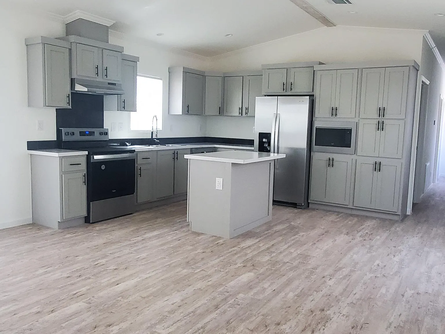 2 bed, 1224 sqft, $1,599 — Photo 3