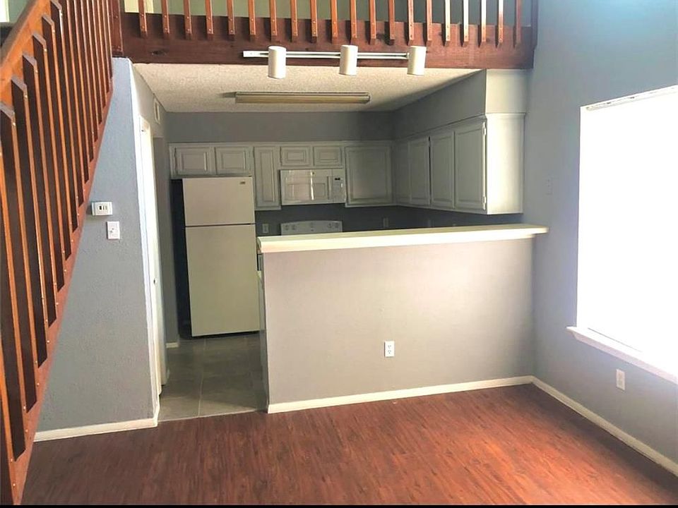 1st image of 200 Pecan Dr