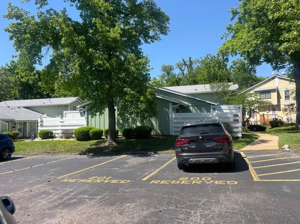 2421 Forest Shadows Dr, Saint Louis, MO 63136