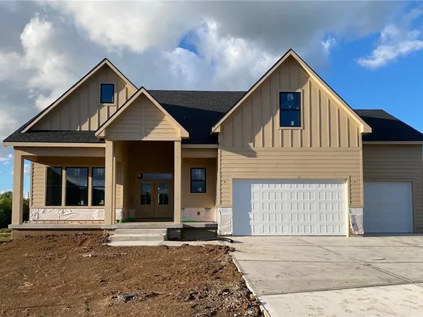 18994 W 193rd Ter, Spring Hill, KS 66083