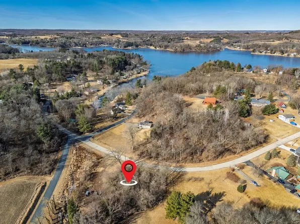 L48 Bunting Ct E, La Valle, WI 53941