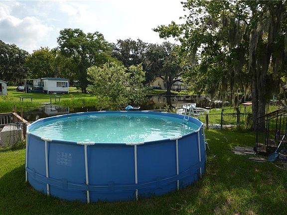 3rd image of 3050 Park Cir