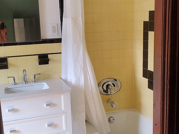 Bathroom photo 1 of 6