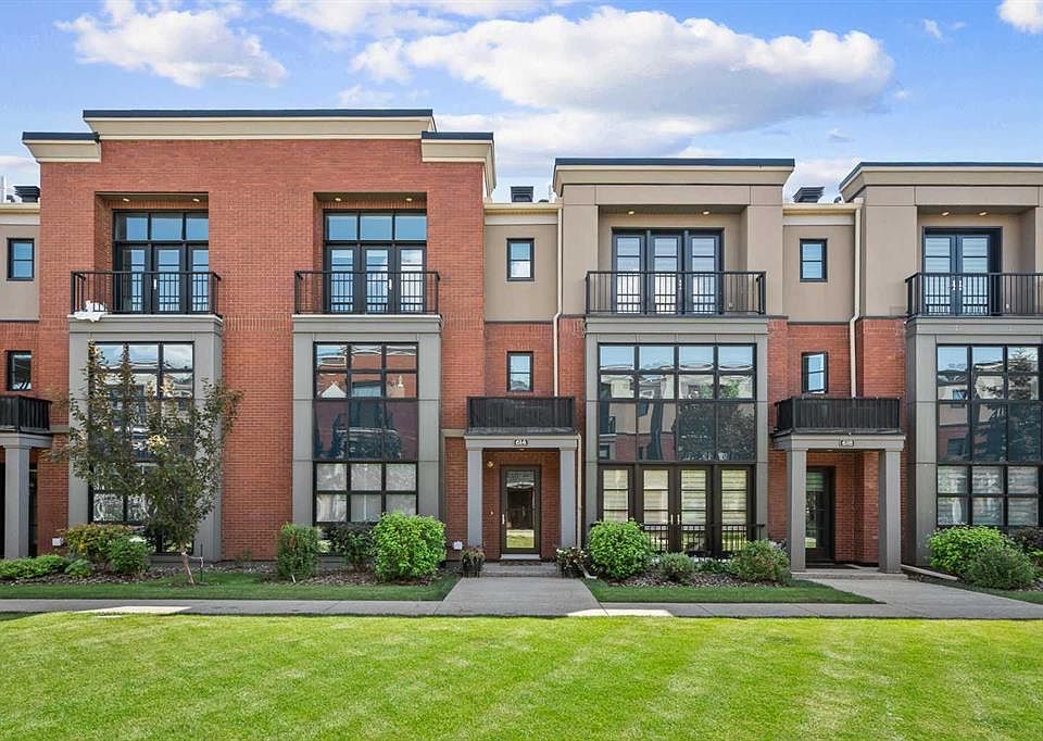 1st image of 610 S Aspen Meadows Hl SW