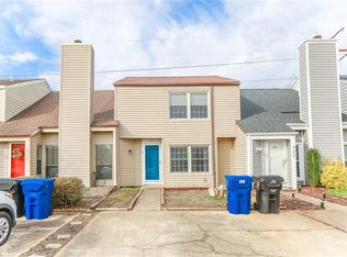 422 Falling Ln, Virginia Beach, VA 23454