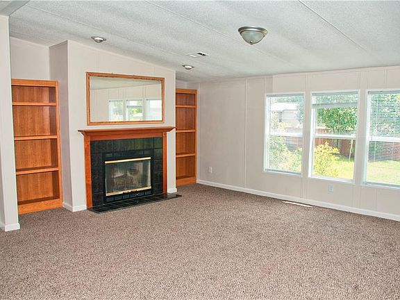 5th image of 3712 Silver Lake Dr