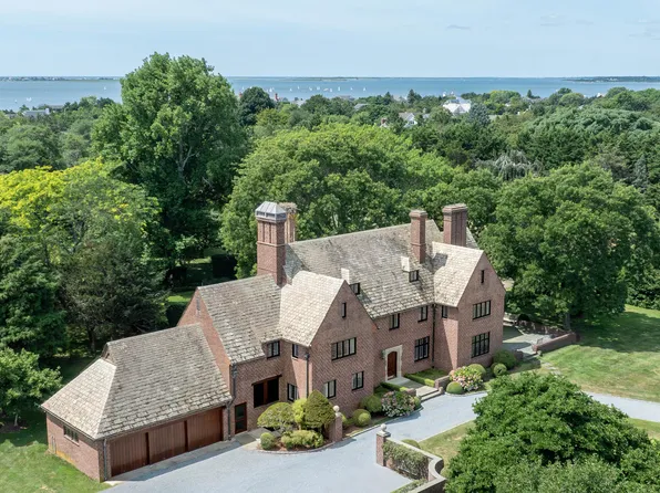 16 Tuthill Ln, Remsenburg, NY 11960