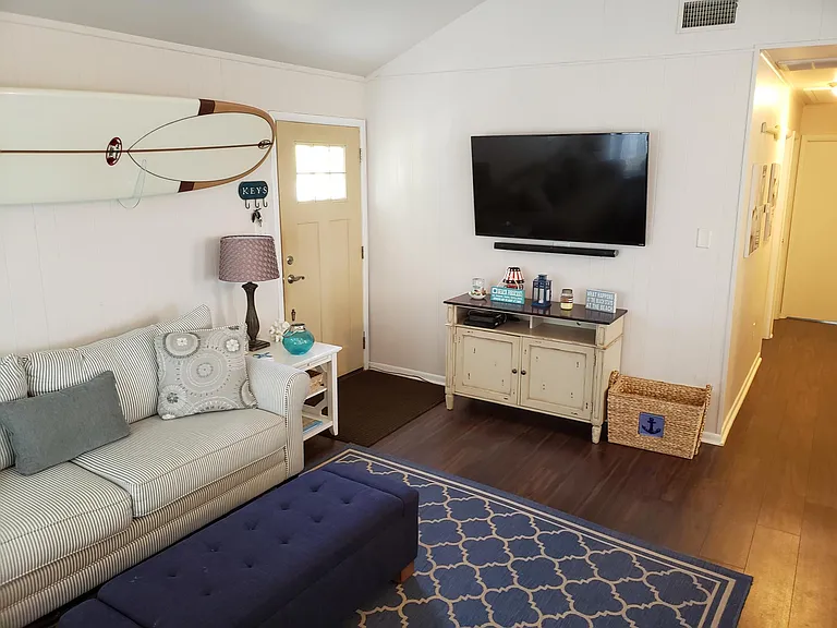 1250 Bay Ave #2 — Photo 16