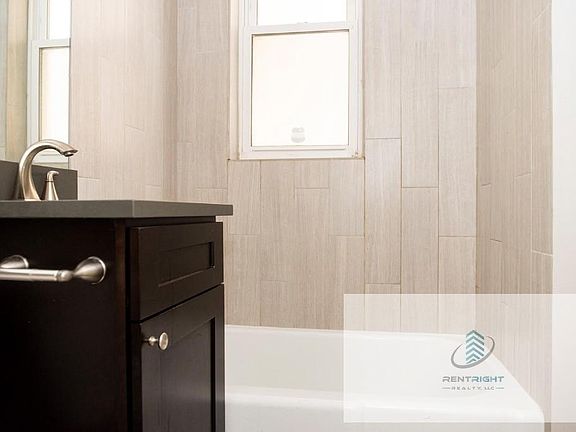 4th image of 511 W Belmont Ave #44
