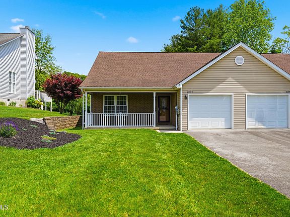 3rd image of 2204 Valley Dr