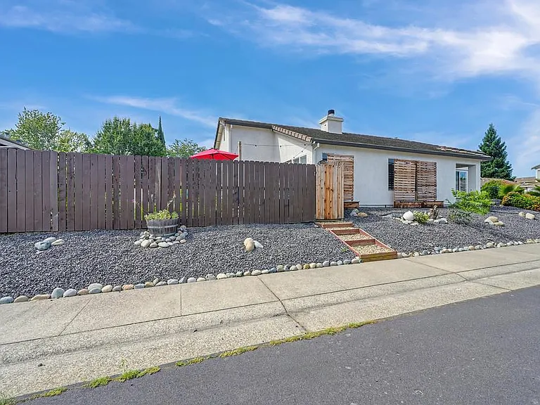 201 Stavros Ct — Photo 20