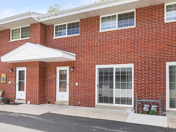 2nd image of 449 W Wisconsin AVENUE #9