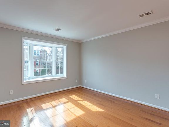 3rd image of 5992 Norham Dr