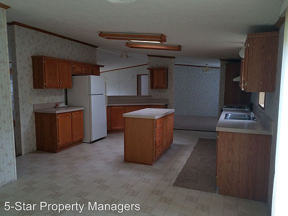 4th image of 820 Highland Dr