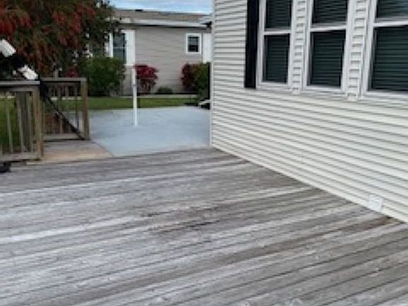 3rd image of 5685 Swan Lake Dr