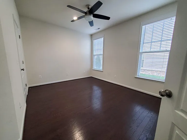 42513 Benfold Sq — Photo 12