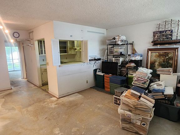 2nd image of 350 Farnham Q