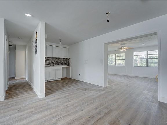 3rd image of 731 Alabama Avenue