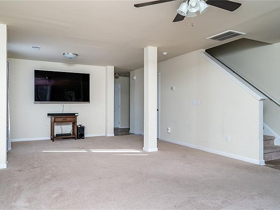 5th image of 126 Yellow Pine Dr