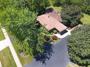 803 Old Checker Rd, Buffalo Grove, IL 60089