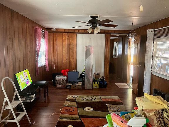 4th image of 162 Laverne Ln
