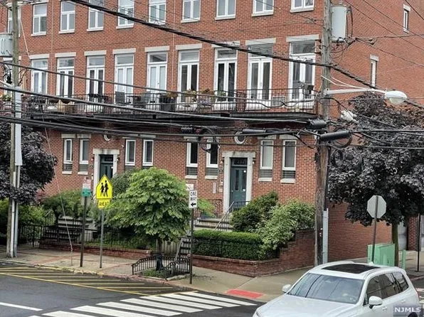 232 Monroe Street image 1 of 8
