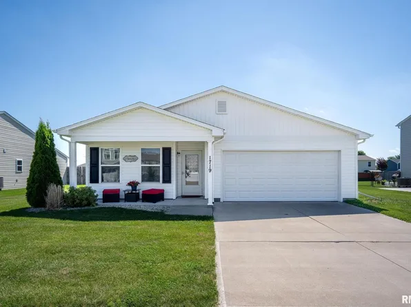 1719 Carson Dr, Davenport, IA 52804