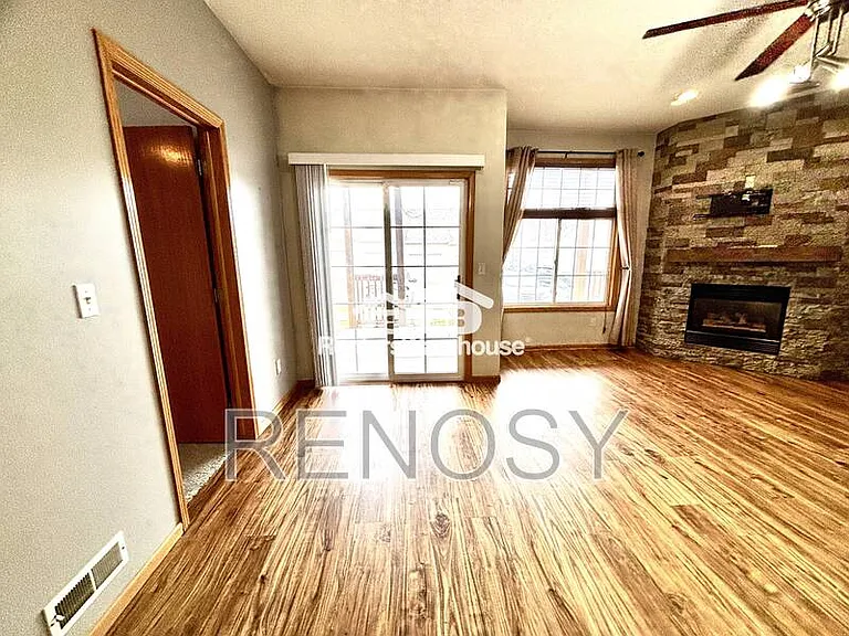950 67th St #410 — Photo 14