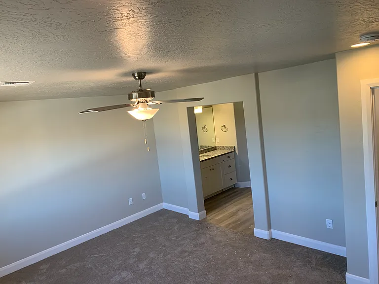 508 N 480 W — Photo 12