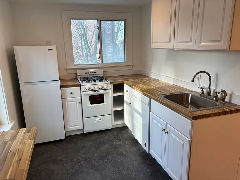 142 S Aurora St #5 — Photo 4