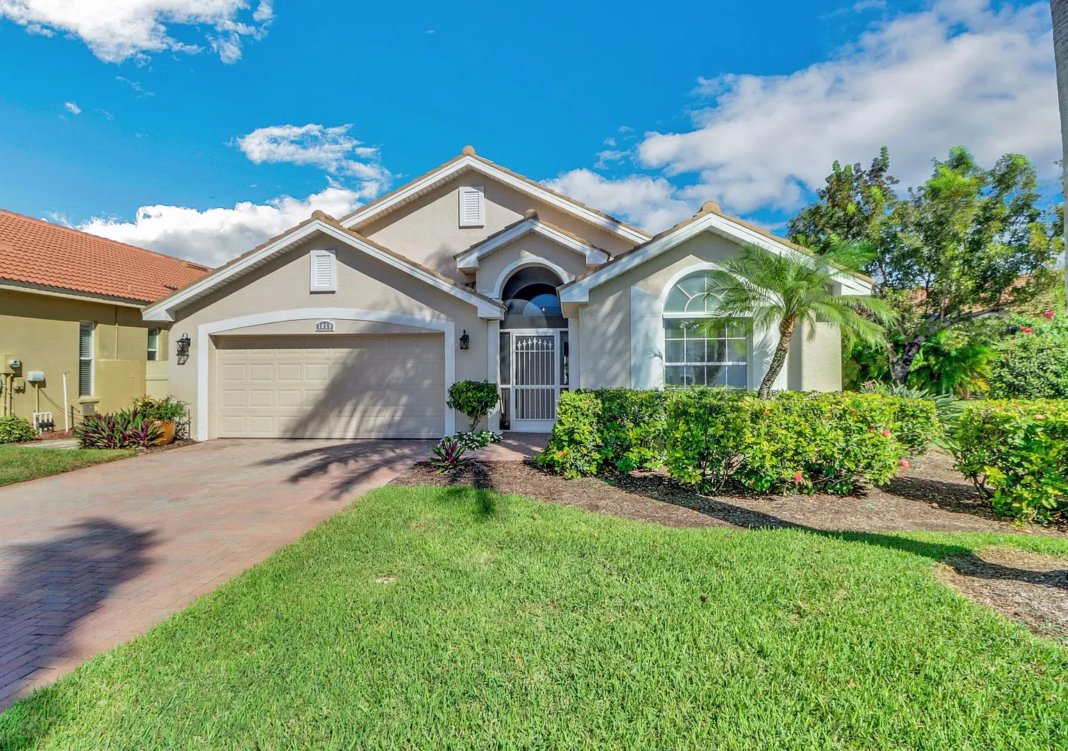 3bed/2.5bath Single Family Pool Home Moon Lake Great Location Mintues To Downtown — Photo 2