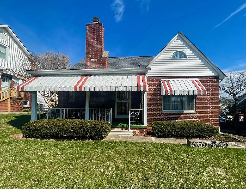 82 Fairfax Dr photo 1