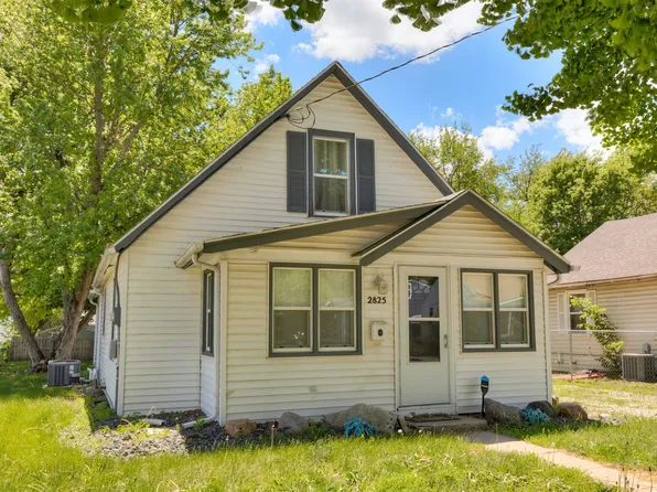 2825 Maple St, Des Moines, IA 50317