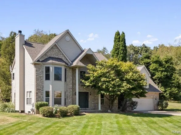 3558 Olde Dominion Dr, Brighton, MI 48114