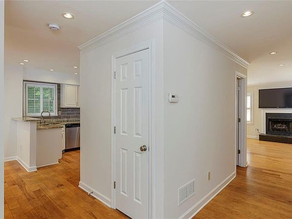 5th image of 1363 Sheffield Glen Way