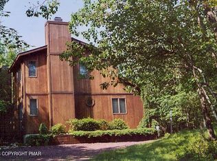226 Clearview Dr, Long Pond, PA